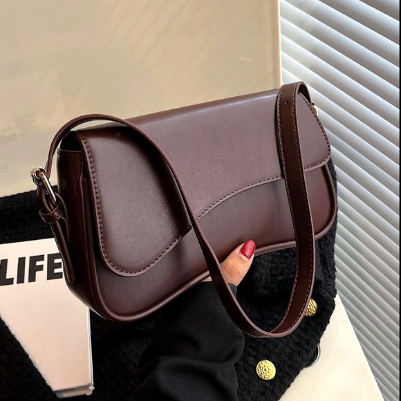 Handbags - Elegant Brown Leather Shoulder Bag